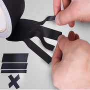 Découpe et installation facile d’une bande antidérapante adhésive noire, ruban de sécurité personnalisable pour escaliers et surfaces glissantes.